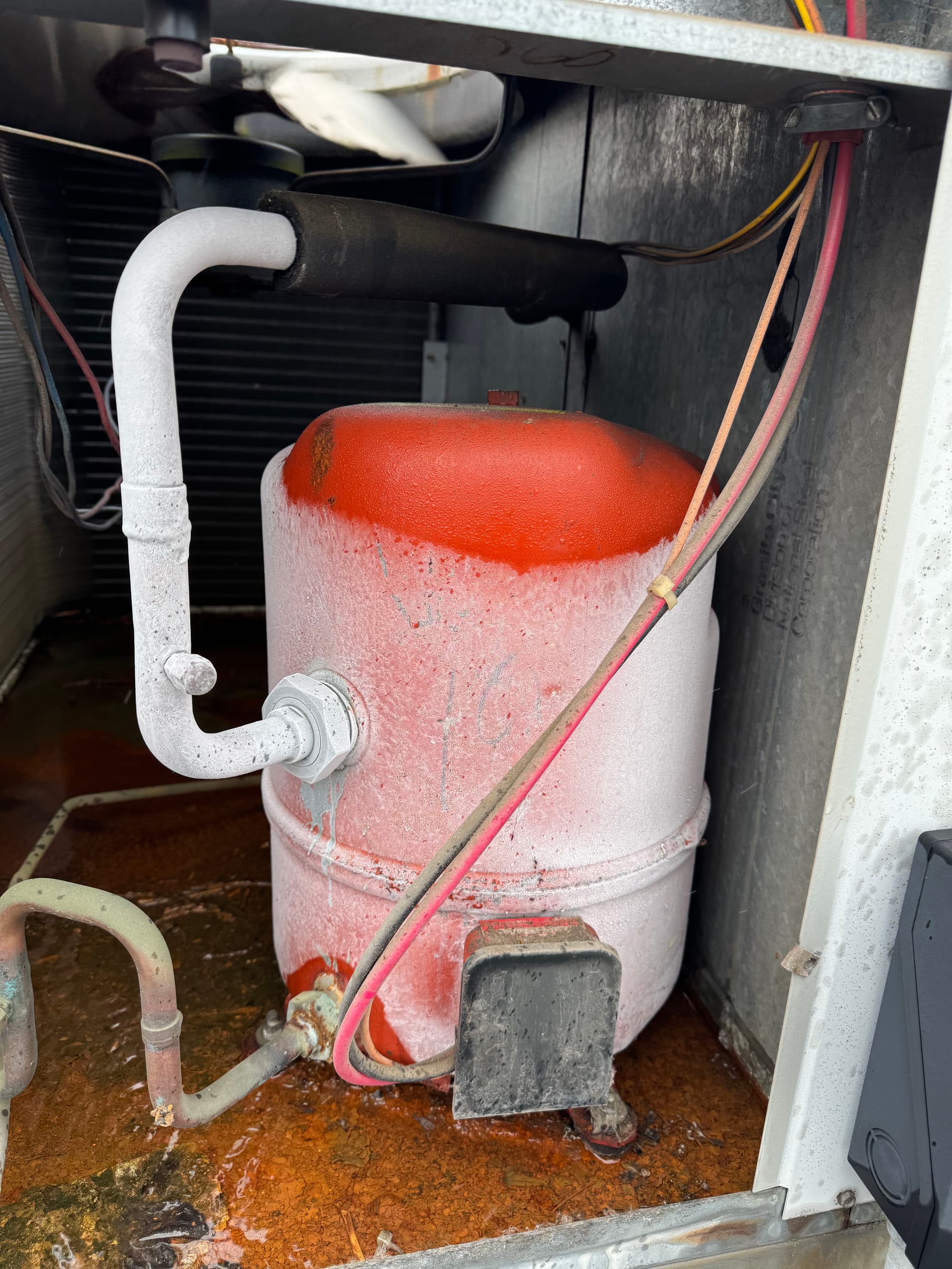 Gallery photos for Keeping a 37-Year-Old Commercial A/C Unit Running Strong: Image #1